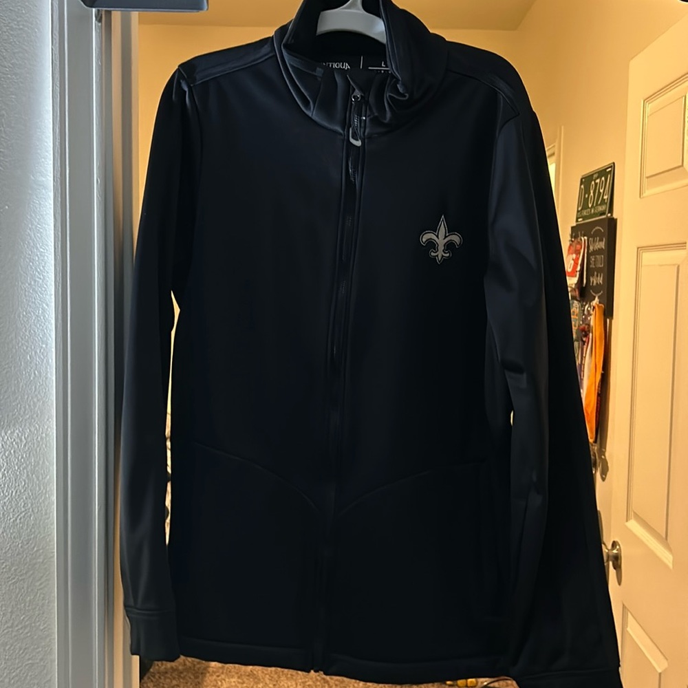 Women’s New Orleans Saints zip up jacket. Size large.